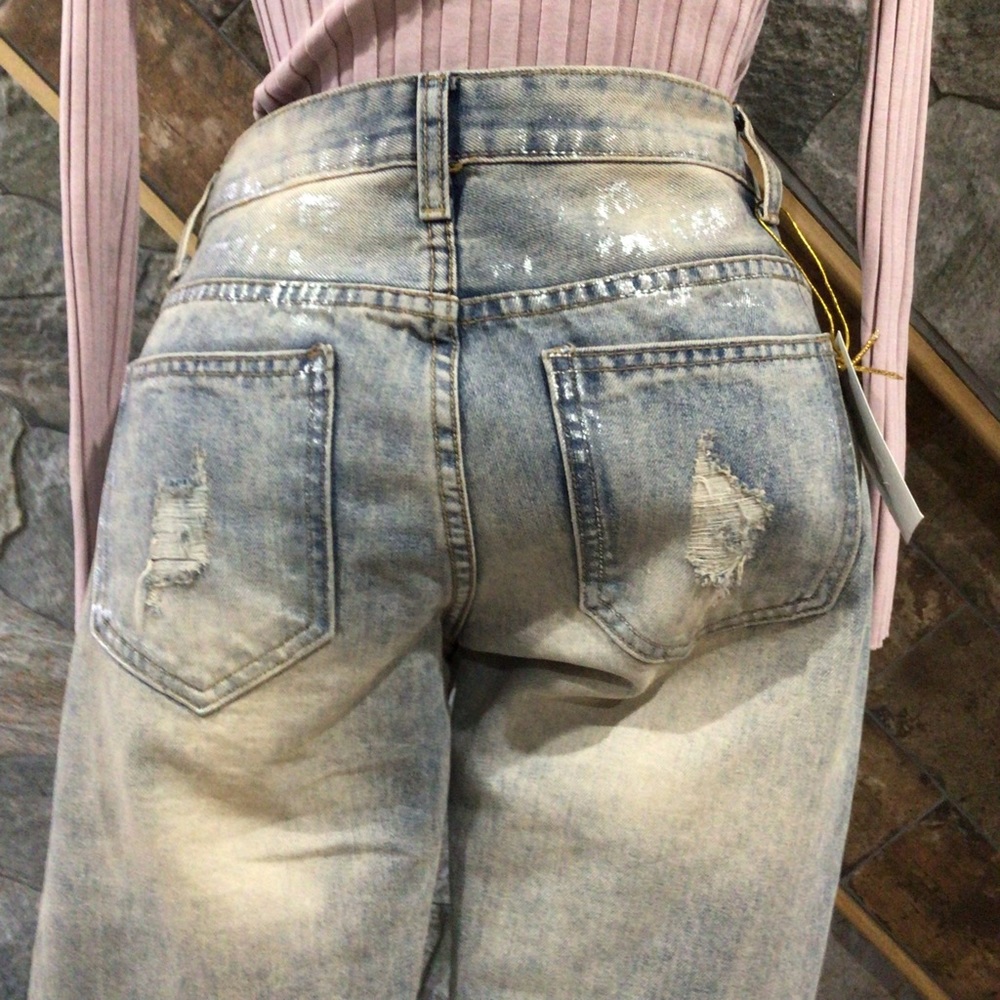 NWT Crazy 3D Embroidered Flowers beautiful jeans! - Picture 4 of 16